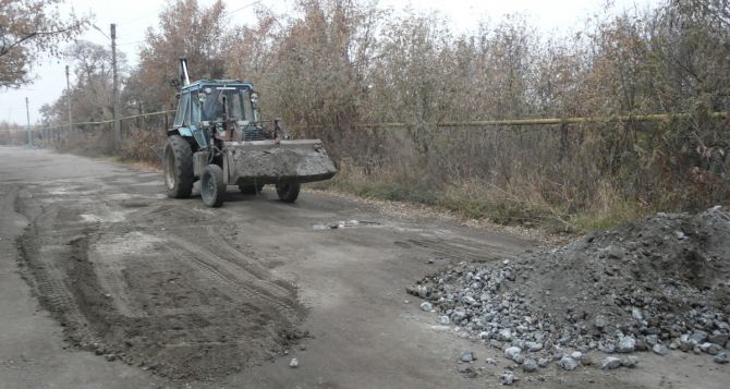 В Стаханове идут работы по благоустройству и санитарной очистке города (фото)