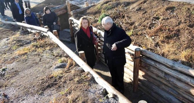 Послу Франции показали, как строят «Стену» на российско-украинской границе