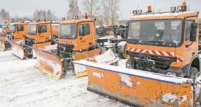 В Донецке коммунальщики успешно справились с первым снегом