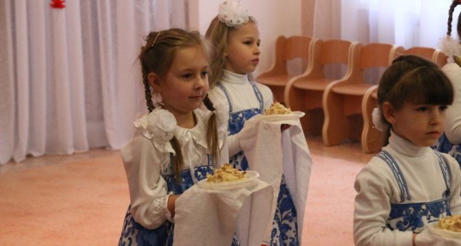 В Луганске обеспечили необходимыми продуктами детские сады (фото)