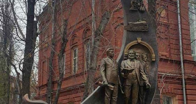 В Харькове появился памятник первому инженеру