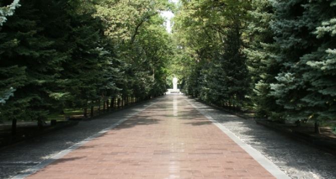 В Харькове ремонтируют воинские мемориалы