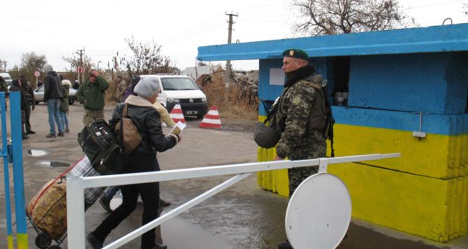 Пункт пропуска «Станично-Луганское» за сутки пересекли 2870 человек
