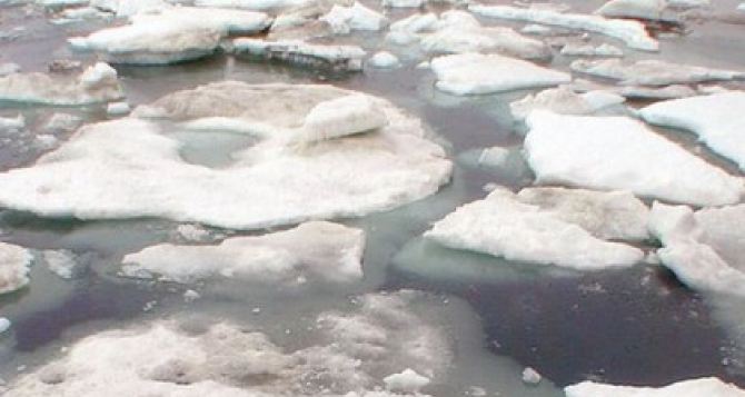 Харьковские спасатели спасли со льдины подростка