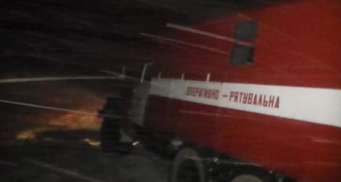 Свердловские спасатели освободили из снежных заносов 6 человек и 3 машины (видео)