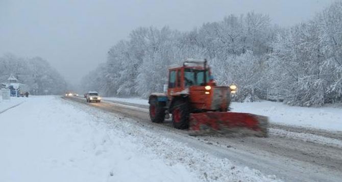 Намело! Харьковским дорожникам не хватает техники для расчистки снега