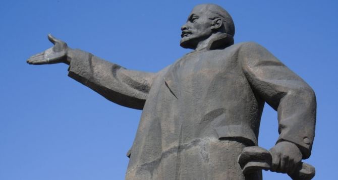 В Лисичанске решили все-таки снести памятник Ленину