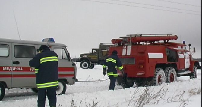 Харьковские спасатели вытащили из заносов 42 машины скорой помощи