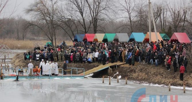 Крещенские купания в Луганске (фото, видео)