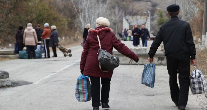 Более 2 тысяч человек за сутки прошли через пункт пропуска в Станице Луганской