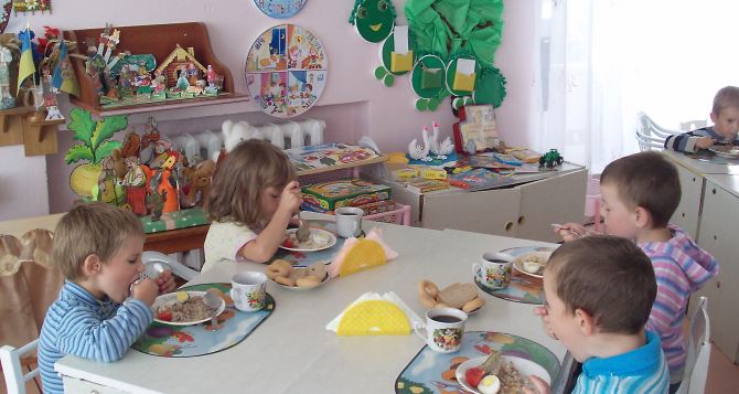 Сколько стоит питание в детсадах Харькова