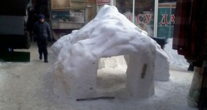 Харьковчане строят дома...из снега