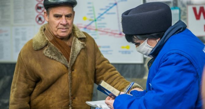 В Харьковском метрополитене соблюдают масочный режим