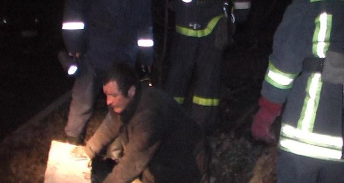 В Луганске произошел пожар в коллекторе теплотрассы (видео)