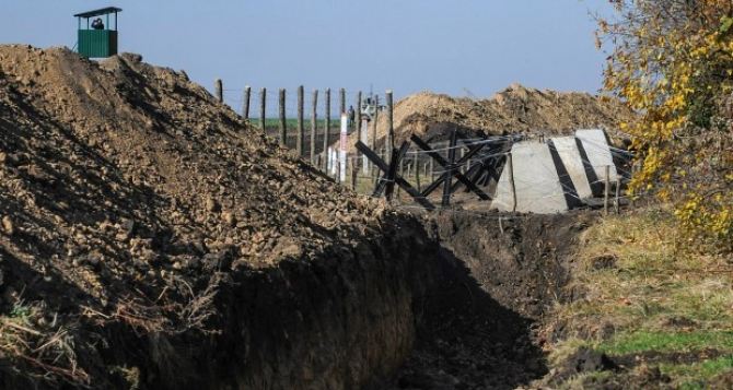 Украина оборудовала на границе с РФ 230 км противотанковых  рвов