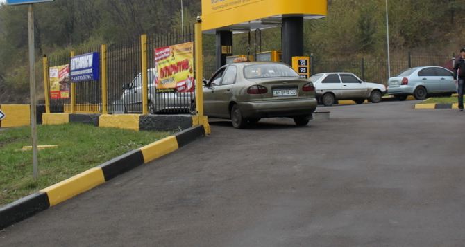 В Донецке стабилизировались цены на бензин