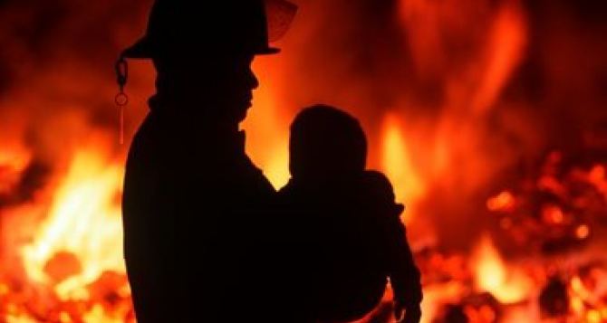 В Харькове горела многоэтажка. Спасатели эвакуировали восемь человек