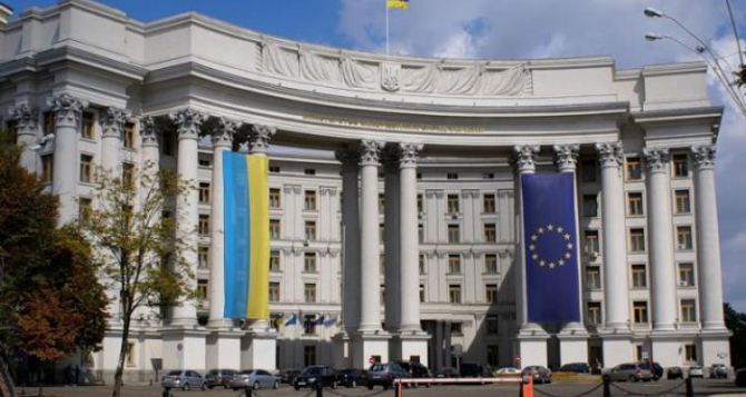 Киев назвал условия для проведения выборов на Донбассе