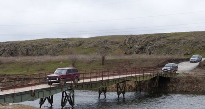 В Павлополе восстановили мост через реку Кальмиус