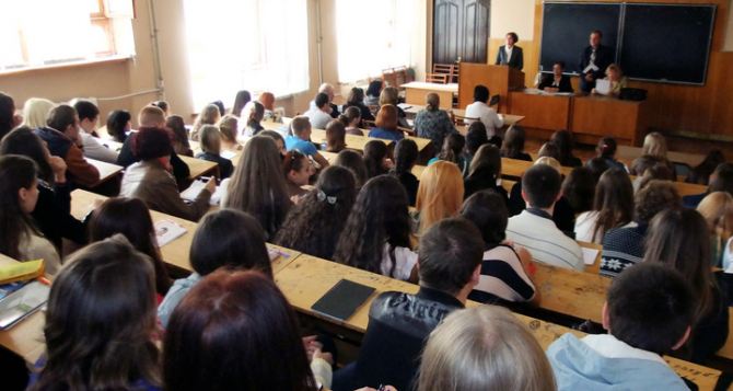 В самопровозглашенной ДНР работающим студентам дали право на 4-месячный дипломный отпуск