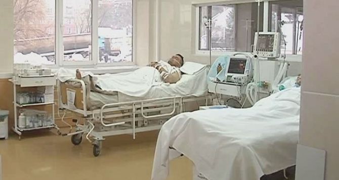 В Харьковский госпиталь доставили 17 бойцов из зоны АТО