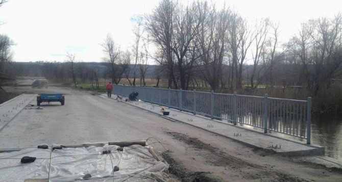 В Луганской области завершается ремонт моста через реку Айдар