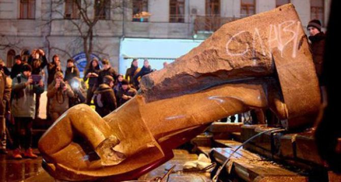 В Харьковской области демонтируют 182 советских памятника