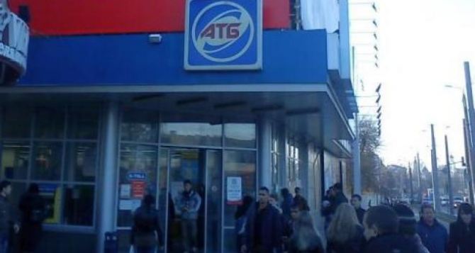 В Харькове эвакуируют сотрудников и посетителей супермаркета
