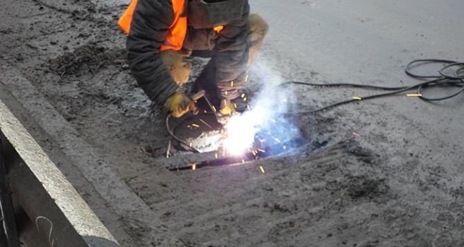 В Луганске начали ремонт дороги по улице Лутугинская