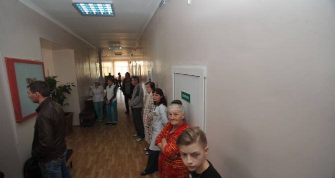 В Лисичанске открыли после реконструкции городскую больницу (фото)
