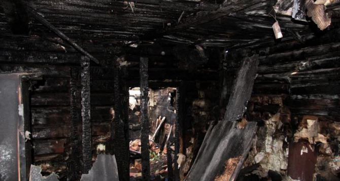Три частных дома полностью уничтожены пожаром в результате обстрела севера Горловки. — МЧС ДНР