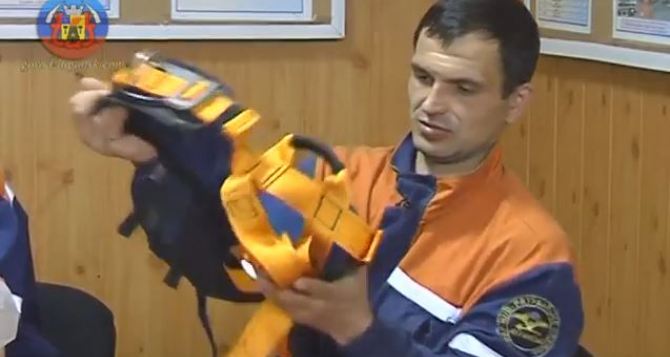 Луганские спасатели получили альпинистское снаряжение от Красного Креста (видео)