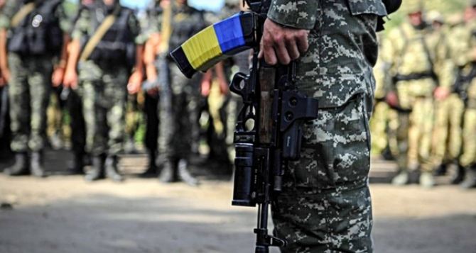 За два года войны на Донбассе погибли почти три тысячи украинских военных