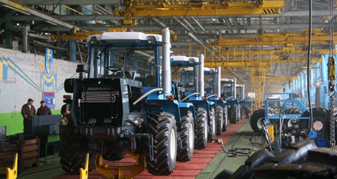 На Харьковском тракторном заводе увольняют работников