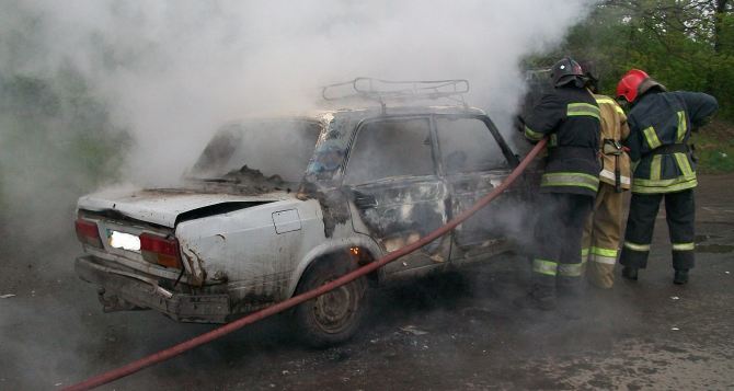 В Красном Луче угнали и сожгли автомобиль (фото)