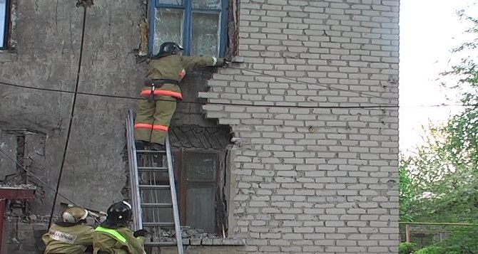 В Славяносербском районе чуть не обрушился двухэтажный дом (фото)