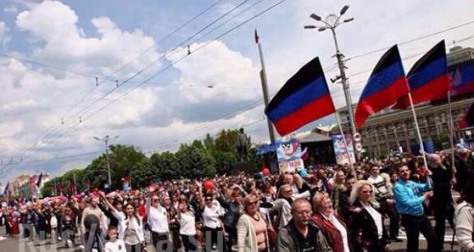 В Донецке отмечают день независимости ДНР