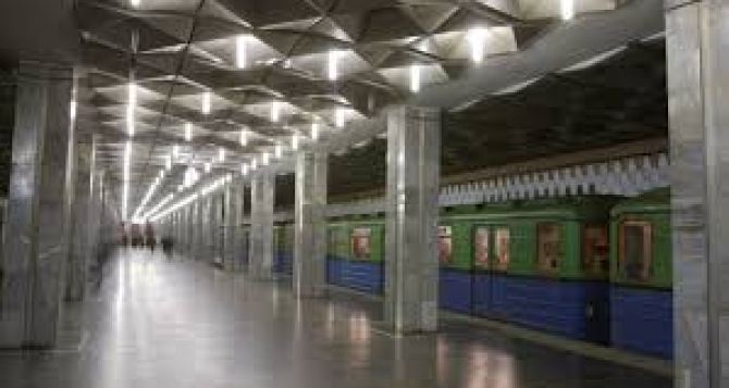 В харьковском метро слепая девушка упала на пути