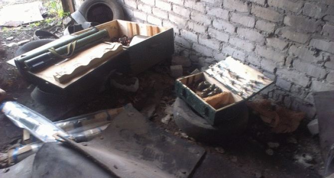 В здании одного из заводов Северодонецка обнаружили тайник с боеприпасами (фото)