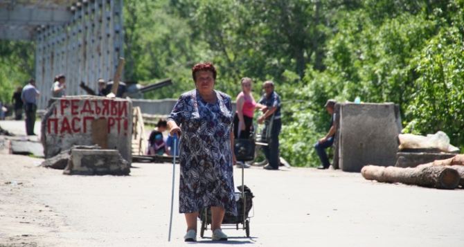 Пункт пропуска в Станице Луганской за сутки пересекли 2620 человек