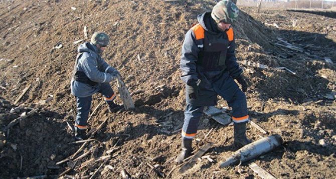 В Сватово продолжают разминирование территории складов боеприпасов (видео)