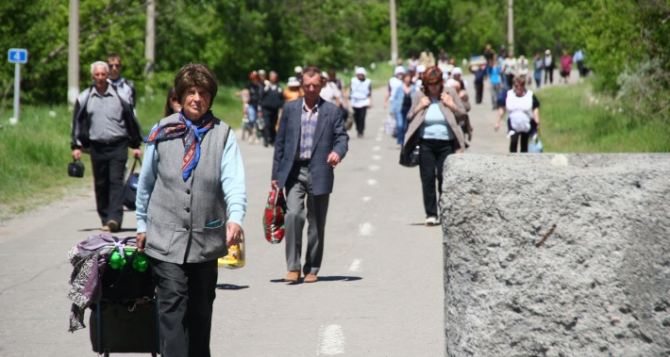 Пункт пропуска в Станице Луганской за сутки пересекли 4550 человек