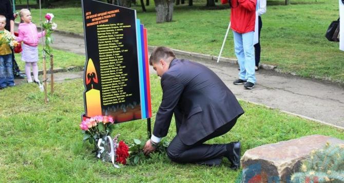 В Луганске почтили память детей, погибших от обстрелов (фото)