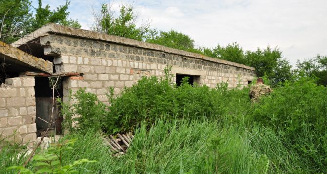 В Луганске обнаружили тайник с боеприпасами (фото)