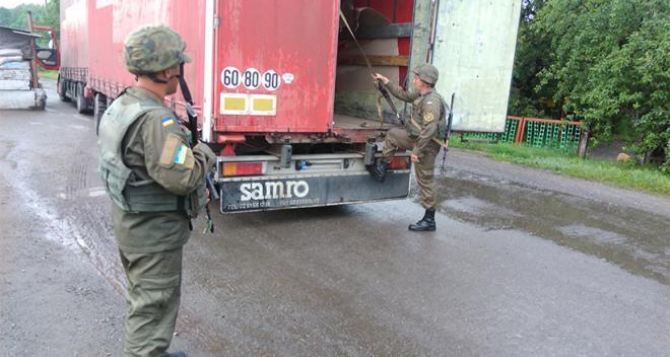 Харьковские гвардейцы задержали в Луганской области нелегальный груз