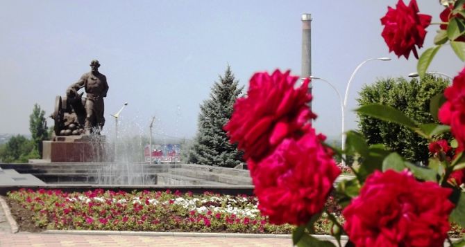 Луганские фонтаны работают в экономном режиме (видео)