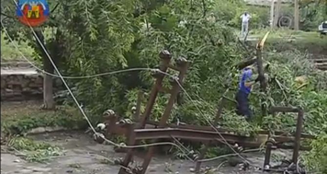Последствия урагана в Луганске (видео)