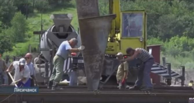 Началось бетонирование моста между Северодонецком и Лисичанском (видео)