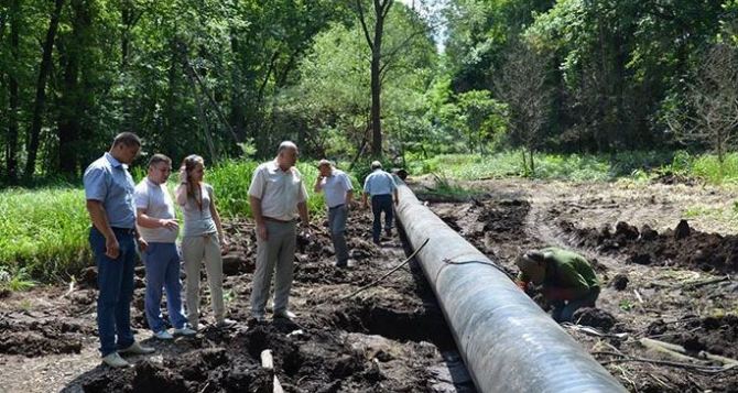 В Лисичанске идут работы по укладке магистрального водовода (видео)