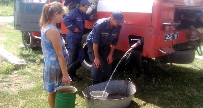 Жители Лутугинского района две недели живут без воды